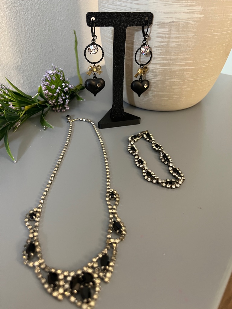 Trio Black Heart Drop EarringsBracelet And Necklace With Rhinestones 12$